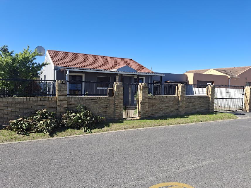 3 Bedroom Property for Sale in Electric City Western Cape